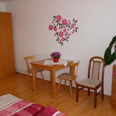 Gertis Blumenhof Privatzimmer, Ferienwohnung กมึนด์ ภายนอก รูปภาพ
