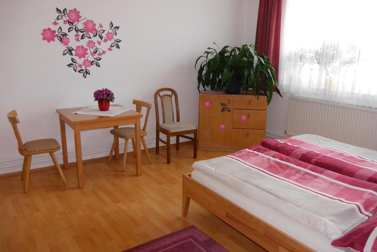 Gertis Blumenhof Privatzimmer, Ferienwohnung กมึนด์ ภายนอก รูปภาพ