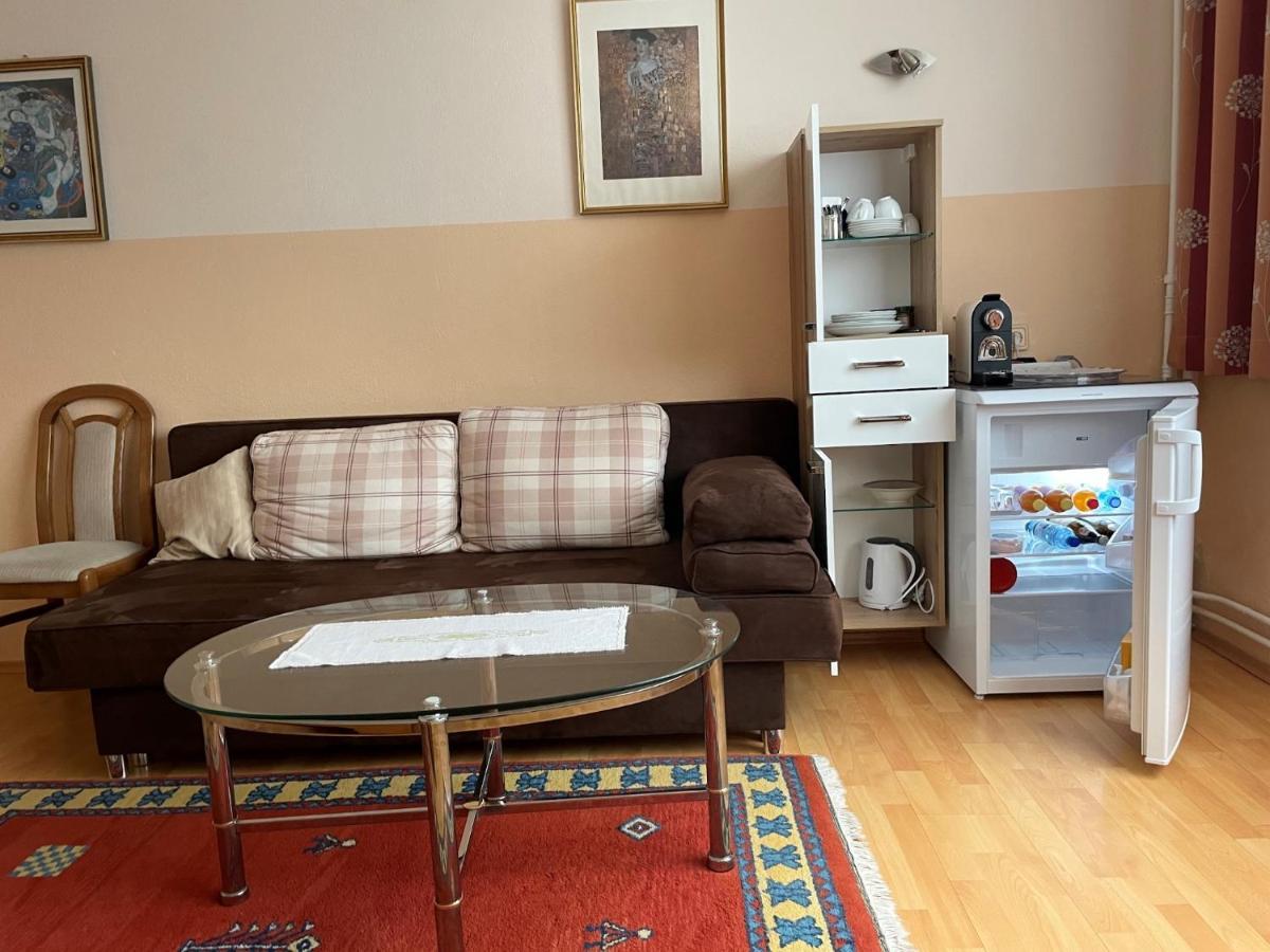 Gertis Blumenhof Privatzimmer, Ferienwohnung กมึนด์ ภายนอก รูปภาพ