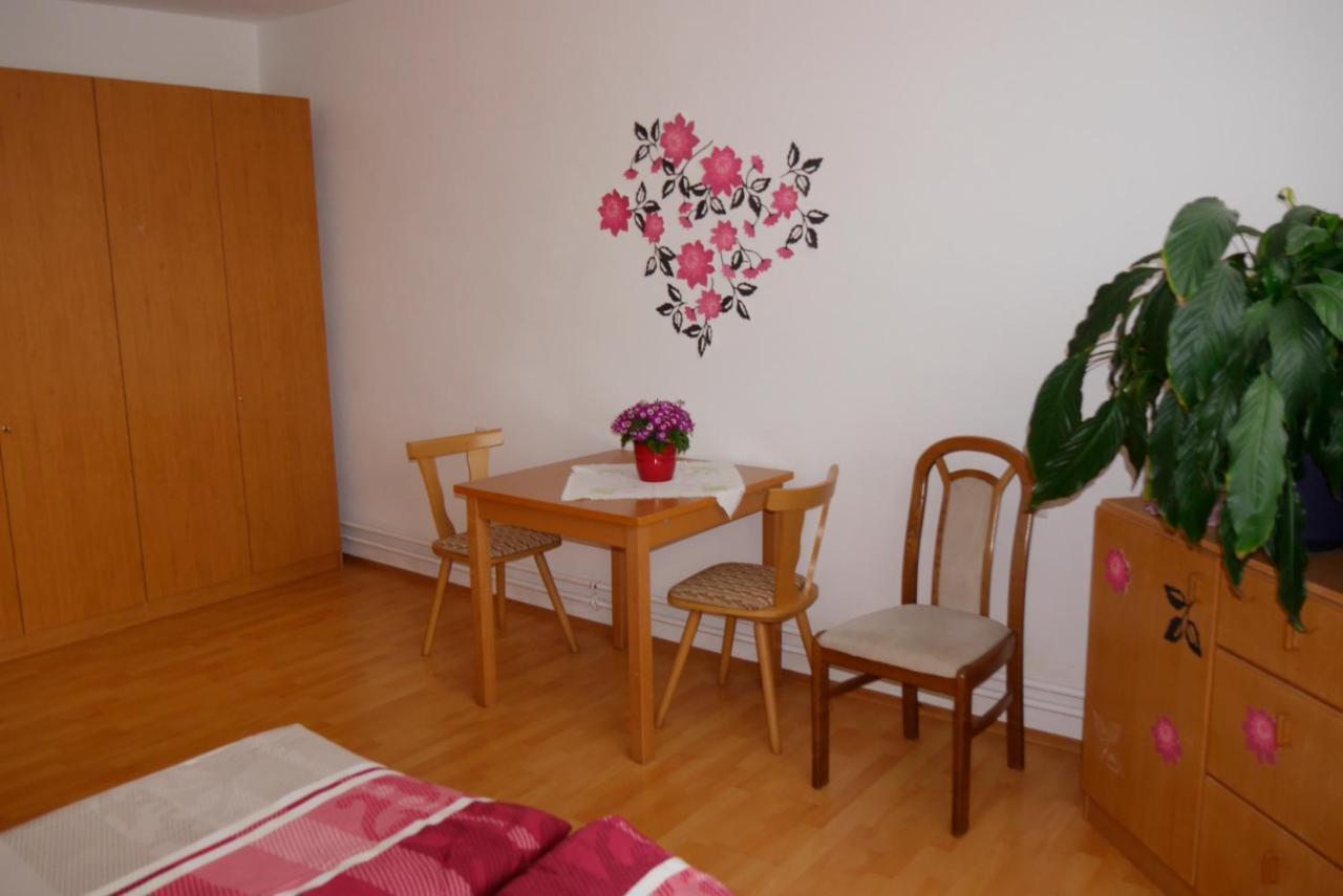 Gertis Blumenhof Privatzimmer, Ferienwohnung กมึนด์ ภายนอก รูปภาพ
